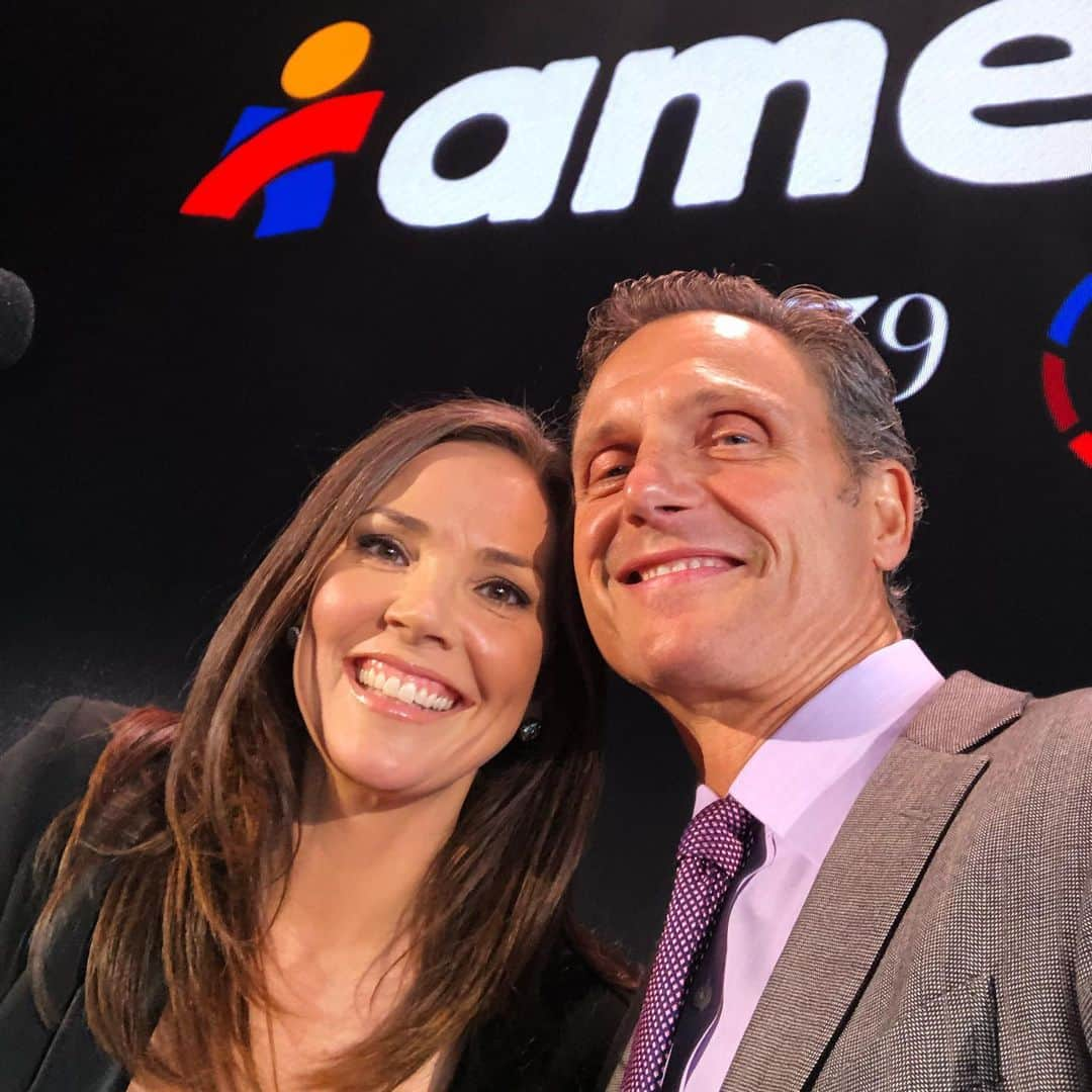 トニー・ゴールドウィンさんのインスタグラム写真 - (トニー・ゴールドウィンInstagram)「Proud to co-host @americares #Airlift40 benefit last night with this amazing woman.  Thanks to all for your support! #healthisontheway」10月7日 1時46分 - tonygoldwyn