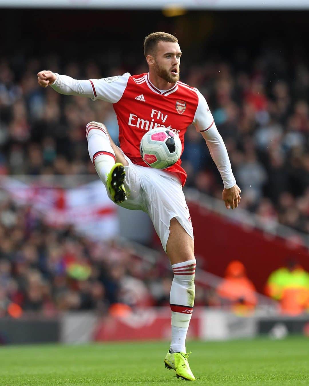 カラム・チャンバースのインスタグラム：「Time for one of my favourite captions...... 1-0 TO THE ARSENAL!!!! 📢🥳」