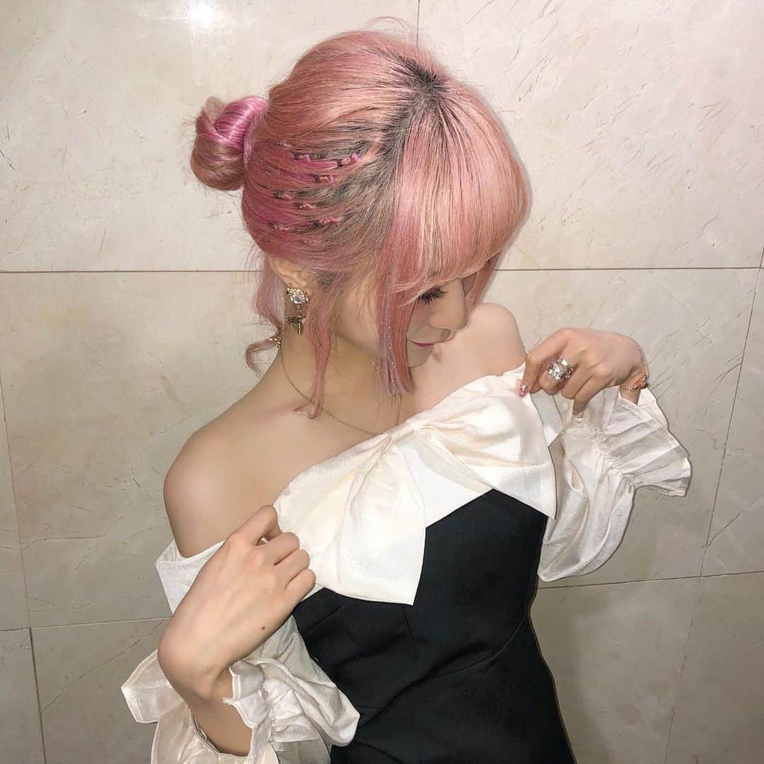 胡桃兎愛のインスタグラム：「@ksn_official さんのリボンが可愛い大人っぽワンピ着てみた❤︎」