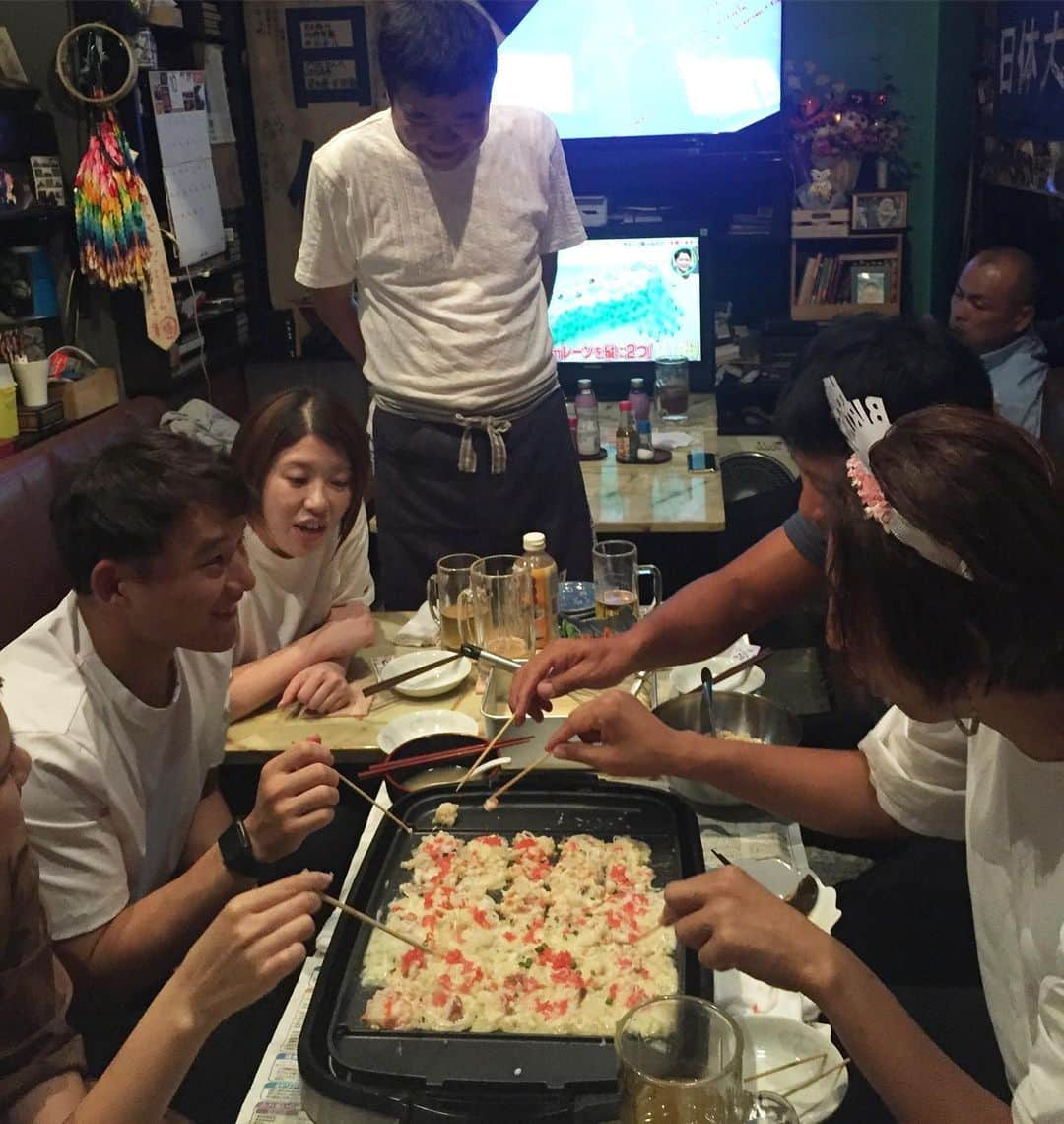 宮川紗麻亜さんのインスタグラム写真 - (宮川紗麻亜Instagram)「🌻 2次会はたこ焼きパーティー🐙 なぜかタケシとタコ踊りならぬ、たこ焼き踊り！笑 #プリエ #誕生日会 #happybirthday #たこ焼きパーティー #たこ焼き先輩 の頭がいっぱい #🐙」10月7日 2時12分 - sunflower__summer