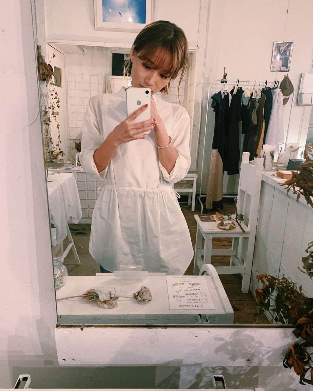 のインスタグラム：「maaaの新作をみにいってきました🌹 今回のテーマは「表層」 アクセサリーってお守りみたいだ」