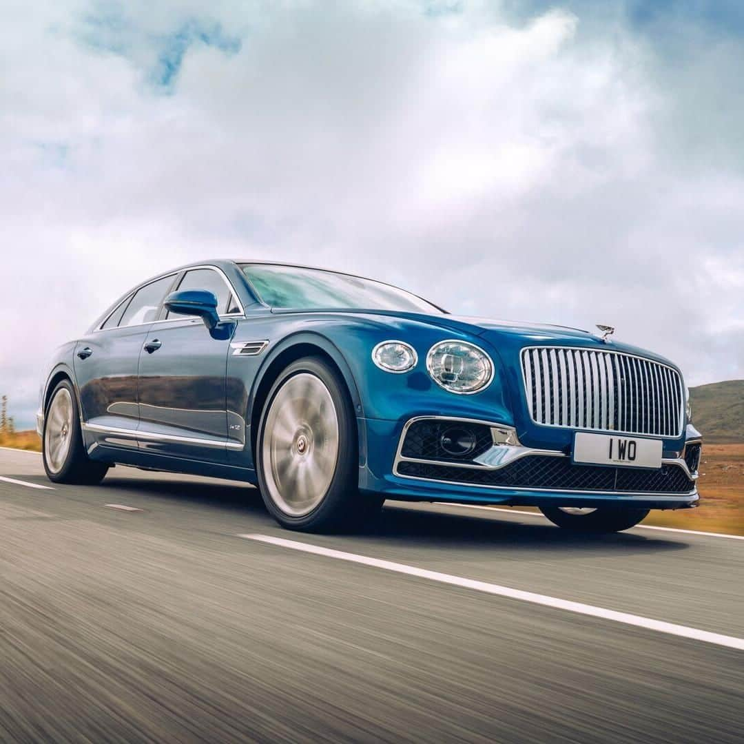 ベントレーさんのインスタグラム写真 - (ベントレーInstagram)「The new #Bentley Flying Spur offers exceptional handling agility and exhilarating performance. Design yours through the link in bio. _ The new Flying Spur is not yet available to order in EU28 countries, Israel, Norway, Switzerland, Turkey or Ukraine. It will be available to order in these markets later this year.」10月7日 3時30分 - bentleymotors