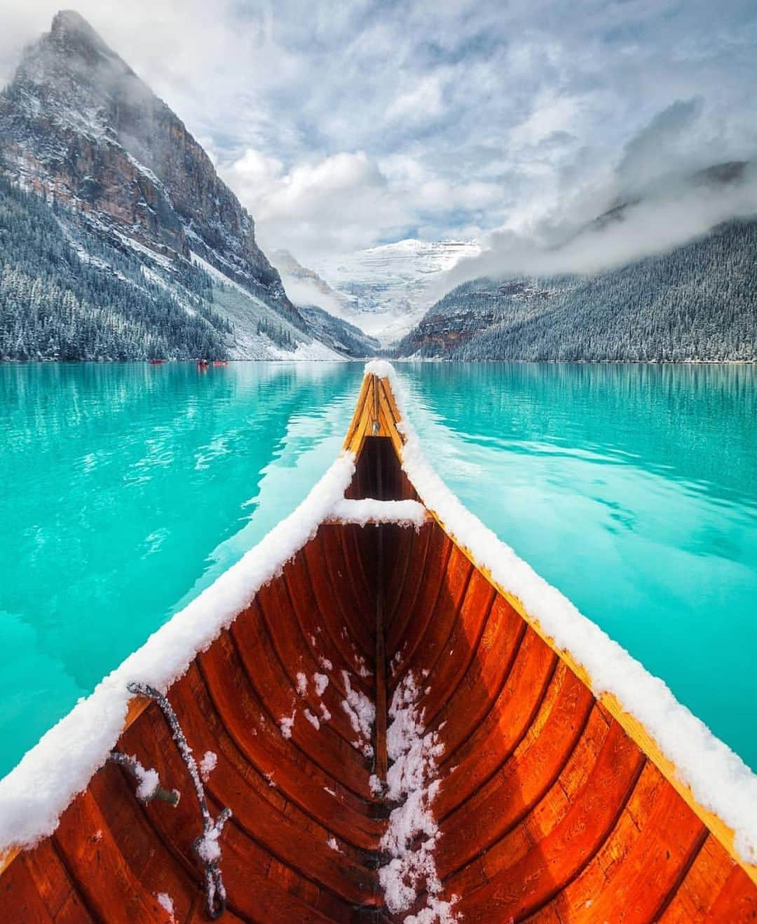 Wonderful Placesさんのインスタグラム写真 - (Wonderful PlacesInstagram)「Lake Louise - Canada ✨❤️❤️❤️✨ . Picture by ✨✨@argenel✨✨ #wonderful_places for a feature ❤️」10月7日 4時15分 - wonderful_places