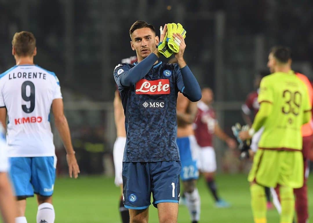 のインスタグラム：「Ricarichiamo le energie e ripartiamo più forti, tutti insieme.💙#TorinoNapoli #forzanapolisempre」