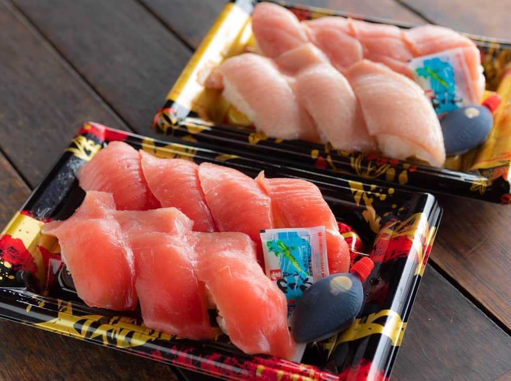 阪本智子さんのインスタグラム写真 - (阪本智子Instagram)「🤤♡ ブリを釣ったあとに食べたマグロ❤ 黒潮市場さんのマグロは本当に美味しい(⌯˃̶᷄ ⁻̫ ˂̶᷄⌯)‼️ #またマグロ釣りたいなぁ #美味しい魚を食べると #すぐに釣りに行きたくなる 🤣👍笑 ＊ #food #seafood #foodstagram #fish #tuna #sushi #魚 #鮪 #マグロ #寿司 #和歌山マリーナシティ #黒潮市場 #マグロの解体ショー #阪本智子 #ポニーテール」10月7日 5時27分 - tomoko_sakamoto423
