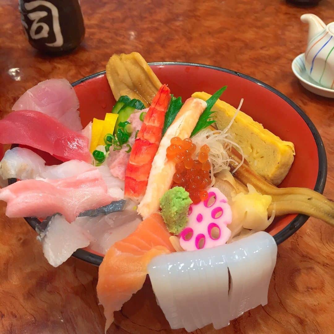 岩村菜々美さんのインスタグラム写真 - (岩村菜々美Instagram)「#海鮮ドーーーーーン #海鮮丼 #お腹すいた」10月7日 5時28分 - nanami1120