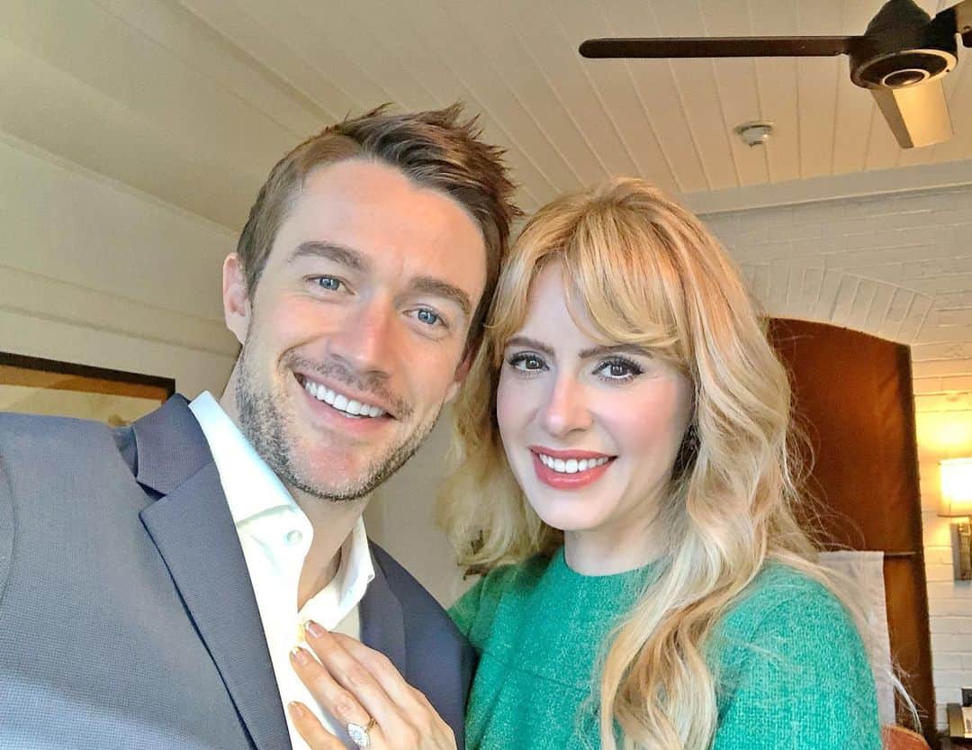ロバート・バックリーのインスタグラム：「Happy birthday to my absolute smoke show of a wife, @jennywade. I love you the most.」