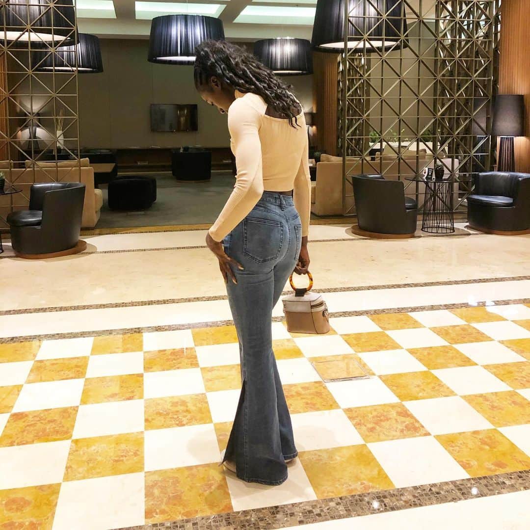 トーリ・ボウイのインスタグラム：「Might as well enjoy the last night in Doha right💁🏿‍♀️💋」