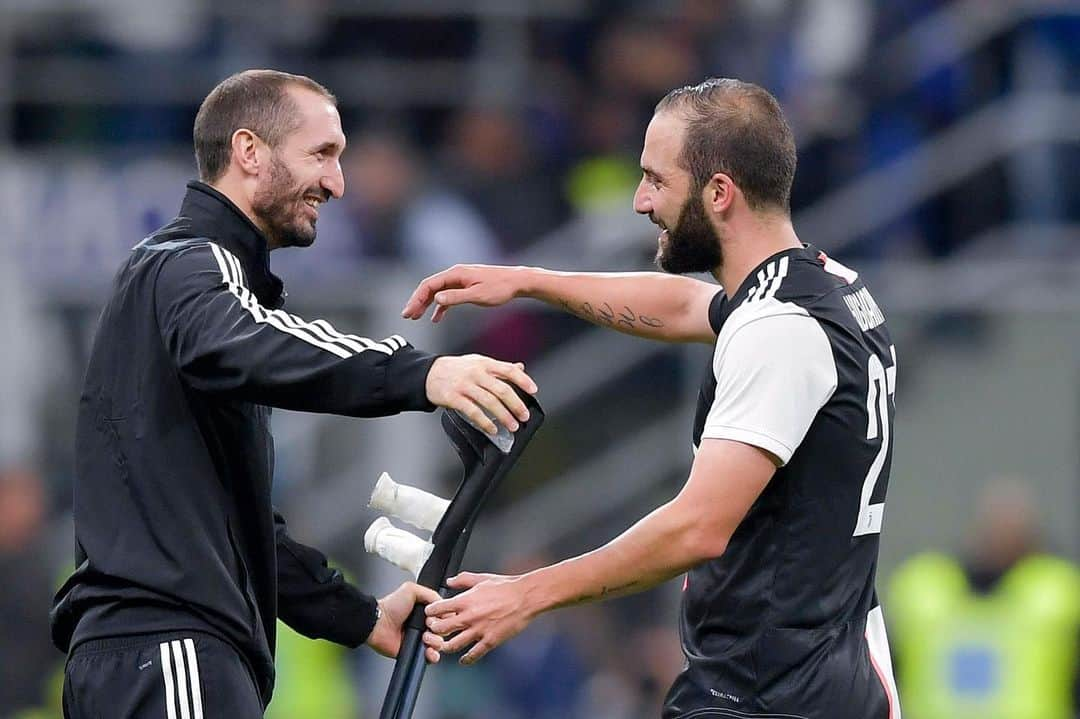 ジョルジョ・キエッリーニさんのインスタグラム写真 - (ジョルジョ・キエッリーニInstagram)「Grandissima vittoria!!! Avanti così!!! #InterJuve #FinoAllaFine #LiveAhead」10月7日 6時57分 - giorgiochiellini