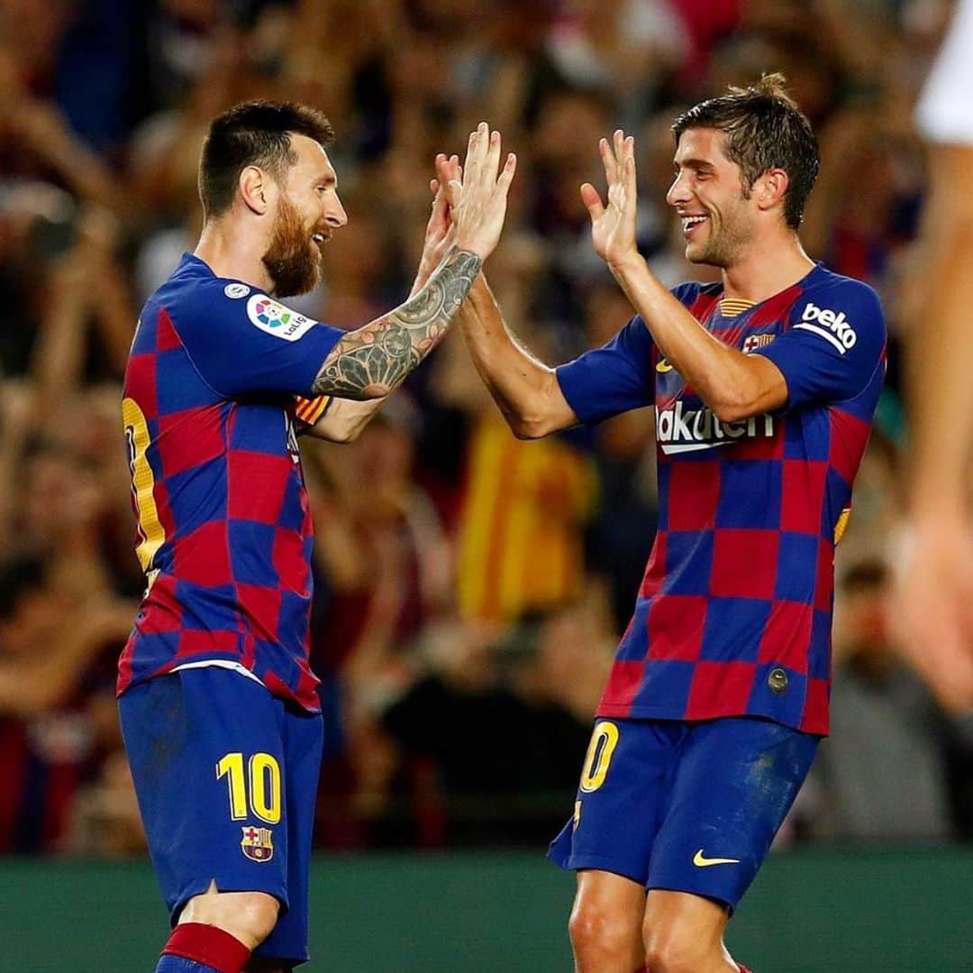 セルジ・ロベルトのインスタグラム：「Buena victoria equipo!!! Nos vamos al parón con buenas sensaciones! Força Barça 🔵🔴!!」