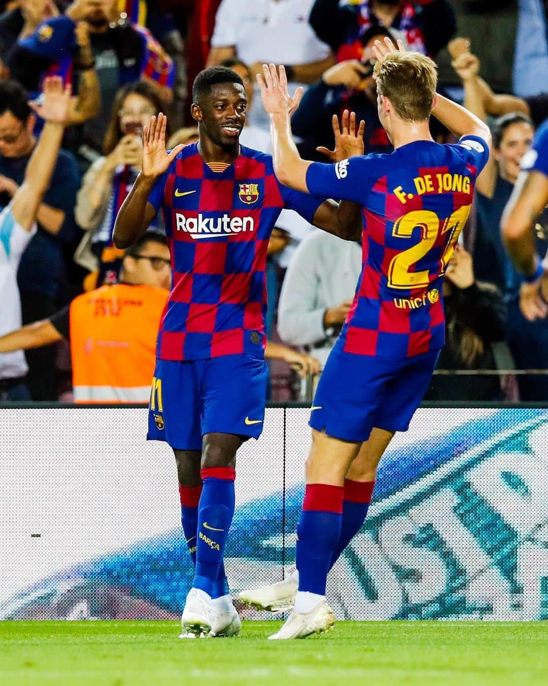 FCバルセロナさんのインスタグラム写真 - (FCバルセロナInstagram)「First goal of the season 😍 @o.dembele7」10月7日 7時35分 - fcbarcelona