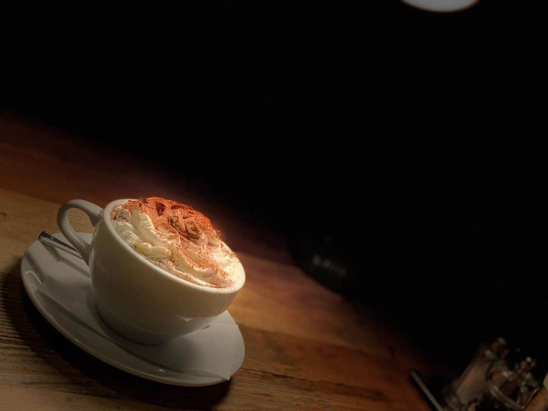 瀧澤博人さんのインスタグラム写真 - (瀧澤博人Instagram)「. iPhoneの新しい機能「ステージ照明」で撮ってみた📸 . #cafe #cafemocha #portrait #stagelight #カフェ #カフェモカ #ポートレート #ステージ照明」10月7日 17時14分 - takizawahirohito