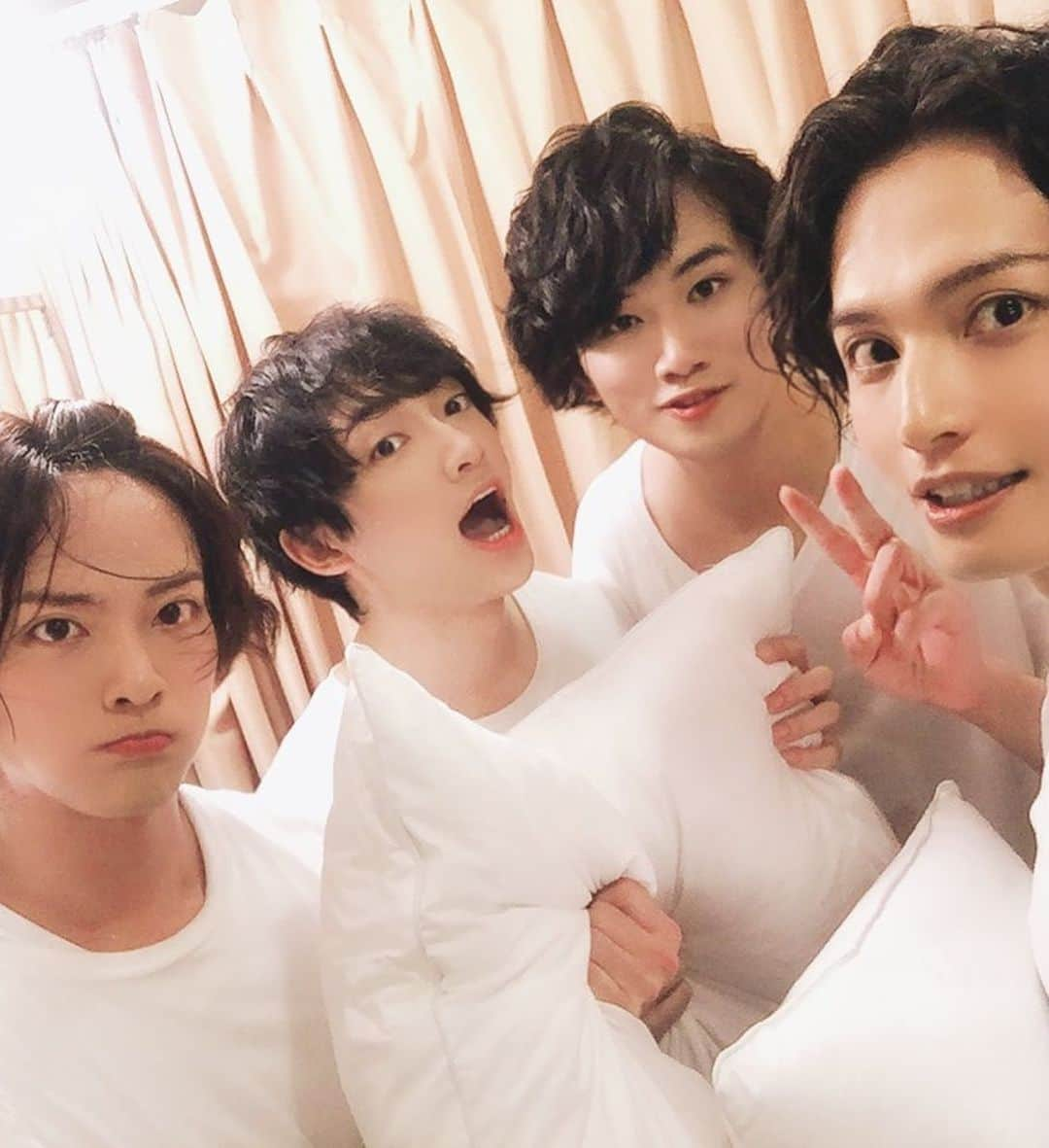 友常勇気さんのインスタグラム写真 - (友常勇気Instagram)「Monster Live Memory Album(*´╰╯`๓)♬ #モンスターライブ #修学旅行の夜 #友常勇気  #土井一海 #和合真一  #白柏寿大 #喫茶店 #相楽伊織  #病院 #ヨンウク #北川尚弥  #初日MCコンビ #学ラン久々着た #と思ったけど年に一回くらい着てるな」10月7日 17時22分 - yuki_tomotsune