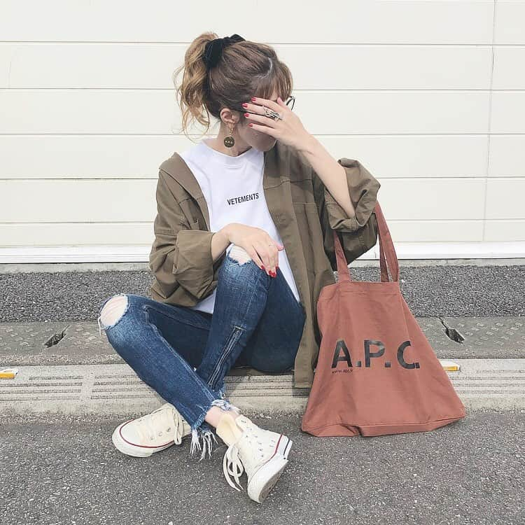 Maiさんのインスタグラム写真 - (MaiInstagram)「#ootd #ミリタリージャケット #dholic #vetements #denim #zara #converse #コンバース #apc コーディネートの詳細はブログに書いてます💫」10月7日 17時29分 - maimaimai1016