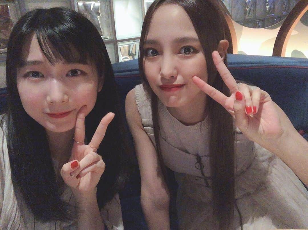飯窪春菜のインスタグラム：「🦄🦋🍽 ・ ・ あーちゃんとご飯行きました☺️ 久しぶりに会ったのだけど時間空いた感覚なくたくさんお喋りできて楽しかったです🥰🌸 ・ あーちゃんポケカも一緒に遊んでくれたの💓 最近ポケモンカード一緒にやってくれる可愛い女の子が増えて嬉しいです☺️☺️☺️ ・ ・ ・ #ごはん  #あーちゃん #ポケモンカード  #ポケカ  #ポケカ女子  #はるなの毎日  #飯窪ってる」