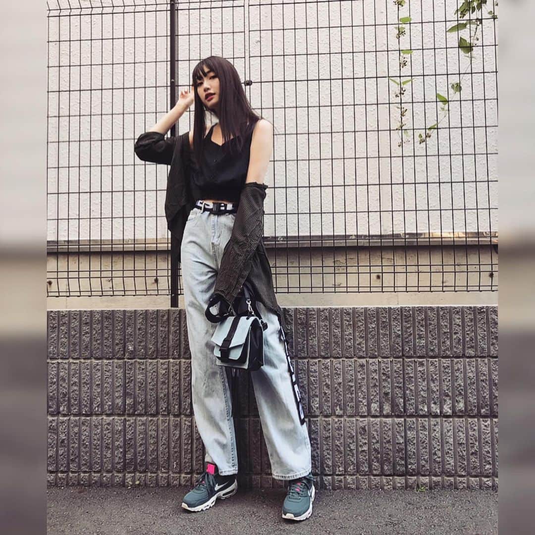 黒田瑞貴のインスタグラム：「#shirt .... #moussy #belts .... #diesel  #bag .... #diesel  #shoes .... #nike  #nikeid #fashion #ootd #ootdfashion #instagood #instafashion」