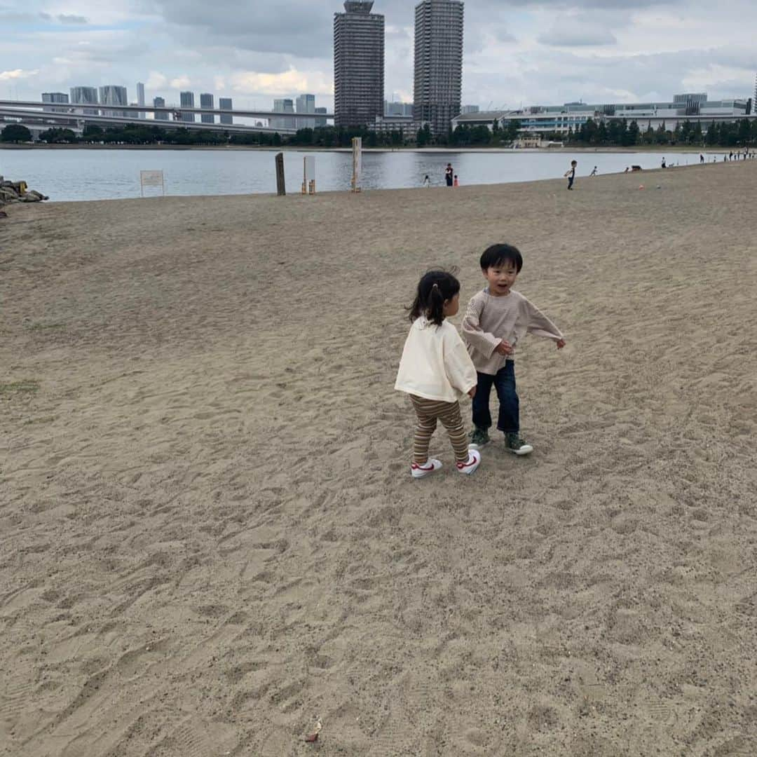 近藤千尋さんのインスタグラム写真 - (近藤千尋Instagram)「今日は、うちでお泊りしたみんなで お台場day❤️🏖 @tsubasa_by_dlaw.lapilie  @shika_0225  お台場って好きだなぁ。。。☀️ みんなのお父さん、 ひーぼぉカメラマンありがとう🥰笑  #鹿の足の長さ #私の身長と同じくらい 笑 #お台場 #レゴランド #お気に入りの靴砂まみれ 😶」10月7日 18時24分 - chipichan.1215