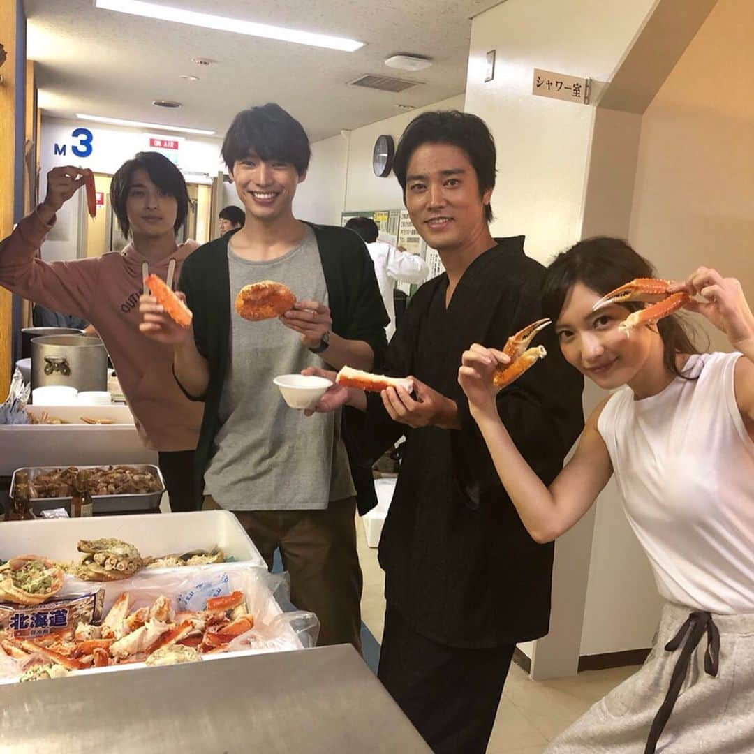 4分間のマリーゴールド【公式】さんのインスタグラム写真 - (4分間のマリーゴールド【公式】Instagram)「#沙羅✍️ 昨日の #関口宏の東京フレンドパーク2019 見てくれましたか？👀 悔しかったー😂😂 でもでも！ #g線上のあなたと私 チーム様様のおかげで たっくさんカニを頂くことができましたっ🦀✨ ありがとうございます‼︎ とってもおいしかったー😋💕 食べすぎちゃったよ。笑 * #🦀🦀🦀🦀花巻家🏠 #twitterでは動画公開中 #4分間のマリーゴールド #4マリ #10月11日金曜よる10時スタート  #スタートまであと4日 #福士蒼汰 #菜々緒 #桐谷健太 #横浜流星 #tbs」10月7日 18時25分 - 4mari_tbs