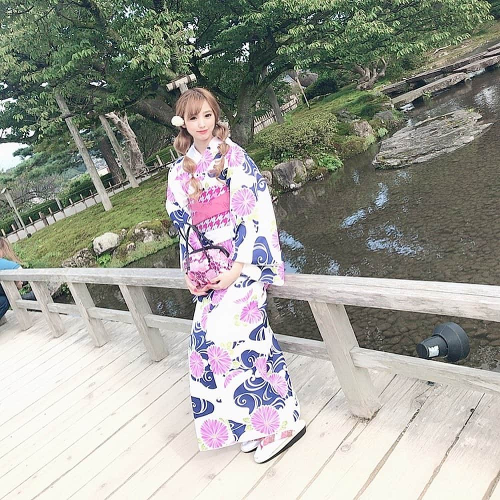 嶋谷愛（あいちゅん）さんのインスタグラム写真 - (嶋谷愛（あいちゅん）Instagram)「. #兼六園 💕 この微笑み…☺️☺️笑 まさに☺️この顔。☺️ 帯が#千鳥格子 できゃわゆい🤜🤛 . . .  #ishikawa #kanazawa #kimono #otd #likeforlikes #좋아요꾹 #좋아요반사 #오오티디 #얼스타그램 #셀카 #셀카그램 #여행스타그램✈️ #金沢グルメ #金沢 #石川旅行 #japanesegirl #🇯🇵 #光源氏」10月7日 9時36分 - aichun_1649