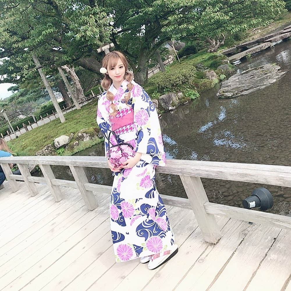 嶋谷愛（あいちゅん）のインスタグラム：「. #兼六園 💕 この微笑み…☺️☺️笑 まさに☺️この顔。☺️ 帯が#千鳥格子 できゃわゆい🤜🤛 . . .  #ishikawa #kanazawa #kimono #otd #likeforlikes #좋아요꾹 #좋아요반사 #오오티디 #얼스타그램 #셀카 #셀카그램 #여행스타그램✈️ #金沢グルメ #金沢 #石川旅行 #japanesegirl #🇯🇵 #光源氏」