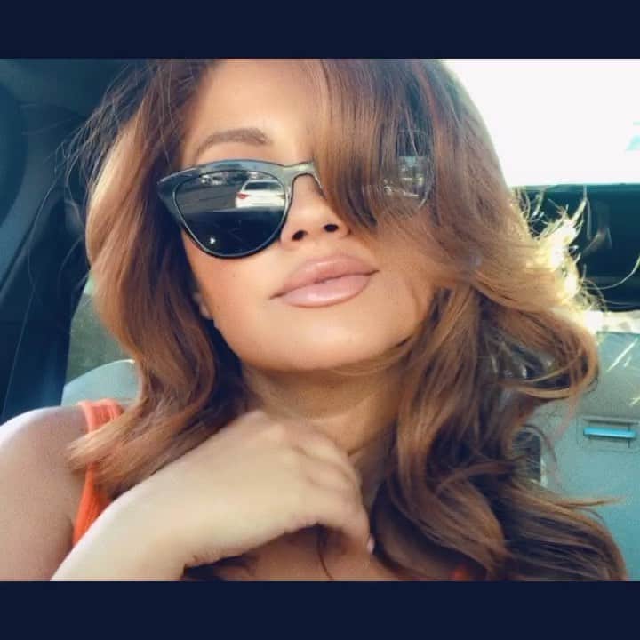 ジェシカ・バーチアーガのインスタグラム：「How girls feel when we leave the hair salon. Can’t tell us nothing 👩🏽‍🦰😻🍂🌶 Color & cut: @alchemistamber Lashes: @jes_adrianna」