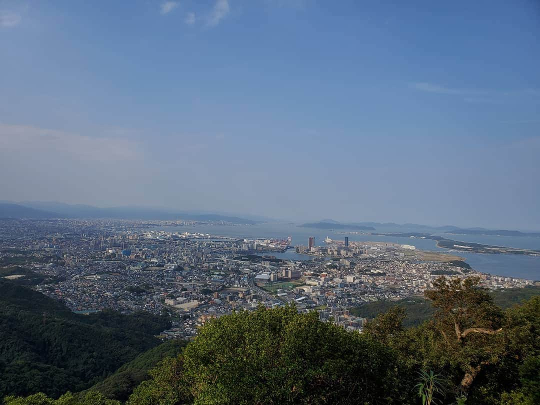 田畑竜介さんのインスタグラム写真 - (田畑竜介Instagram)「立花山山頂☀️ 早朝から山登り🗻 仕事です🎤  詳細は後日、今日感テレビで✨  今日の放送は足腰が弱った状態で お送りします📺❇️ #rkbテレビ #今日感テレビ  #たばいま #立花山 #yamap」10月7日 9時48分 - tabacchi_rkb