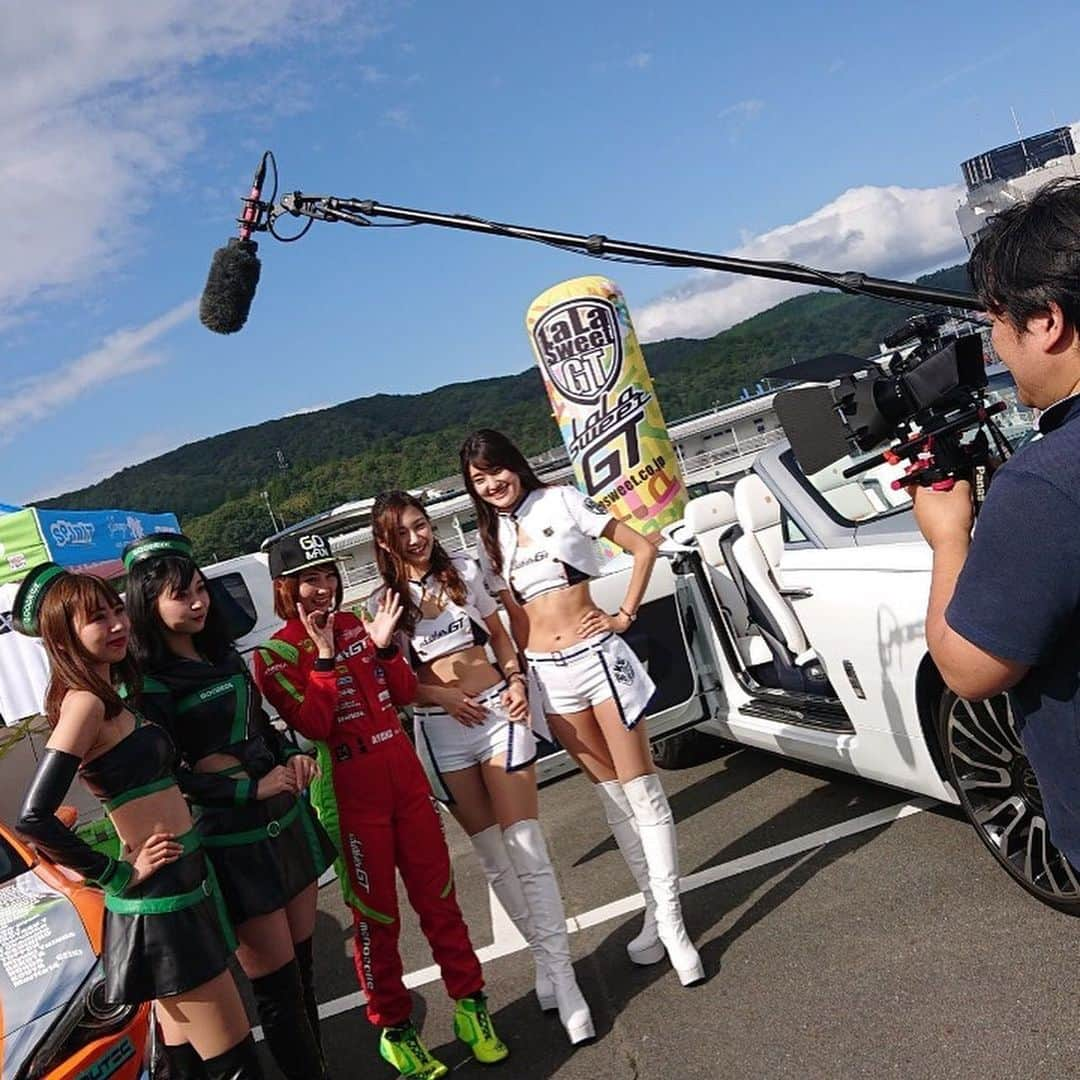 岩田亜矢那さんのインスタグラム写真 - (岩田亜矢那Instagram)「#formuladriftjapan #goodride 出演させていただきました！  最終戦最高に、かっこいい レースを近くでみれました！！！感動しました」10月7日 9時52分 - ayana1113