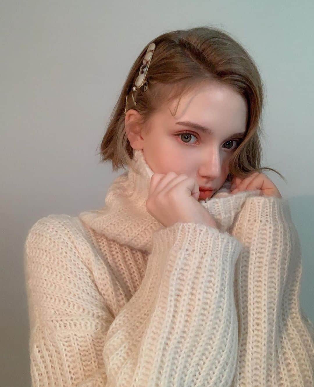 のインスタグラム：「보들보들한 박시핏 터틀넥💛#chuuseoul」