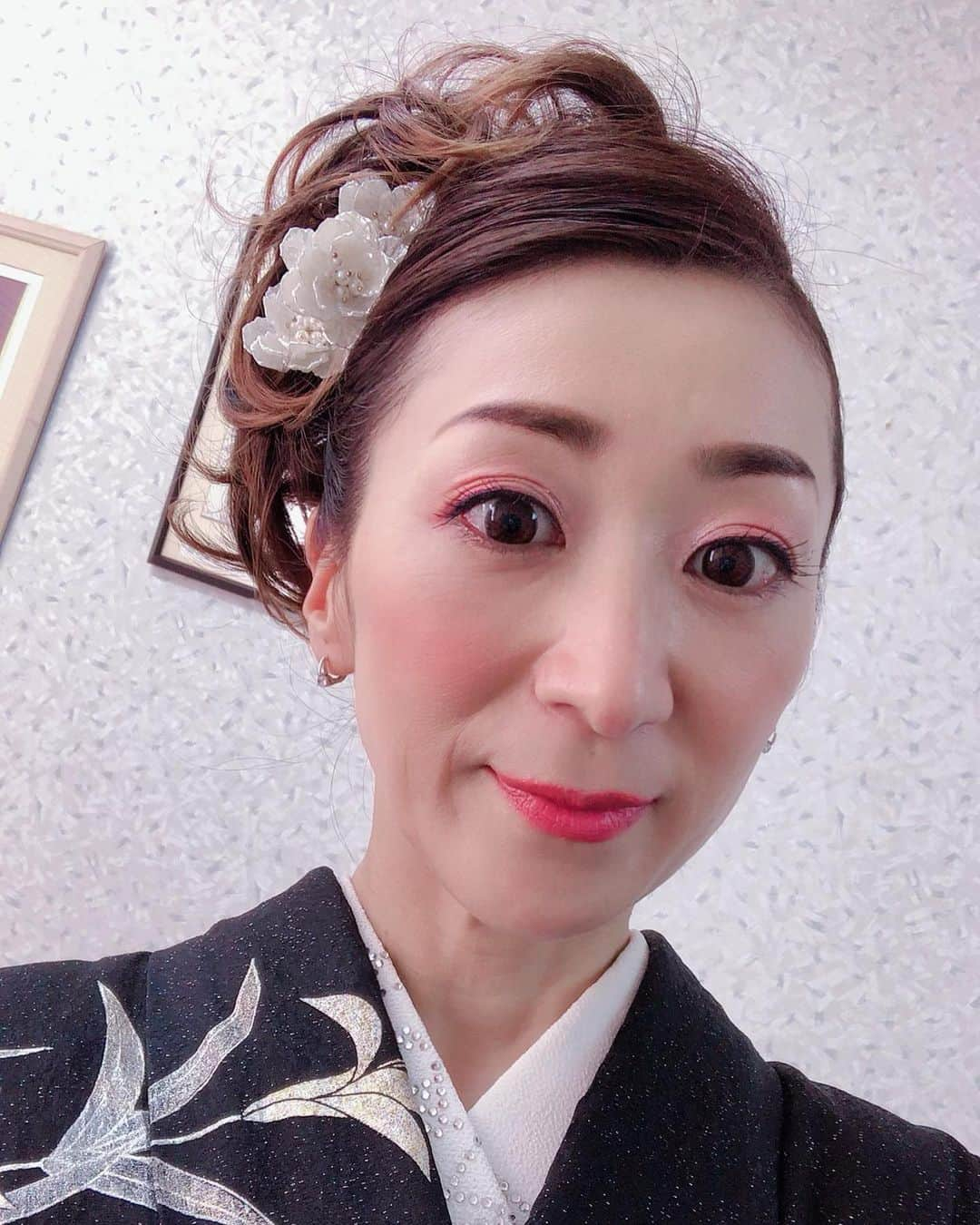 西尾夕紀さんのインスタグラム写真 - (西尾夕紀Instagram)「昨年、台風の影響で中止に なってしまった福祉森まつり。  今年2年ぶりに伺うことができました😉  お天気は良かったのですが 突風が吹き荒れ砂埃が上がったり 大変なステージでしたが 最後までお客様にも あたたかく応援を頂き 無事に終了することができました。  福祉森まつりのスタッフの皆様。  大変お世話になりました🙇‍♀️ 夜は、焼き肉パーティー！！ お腹いっぱい頂きましたよ😋😋😋 #福祉の森まつり #鈴鹿市 #風強かった」10月7日 10時27分 - yuki_nishio_