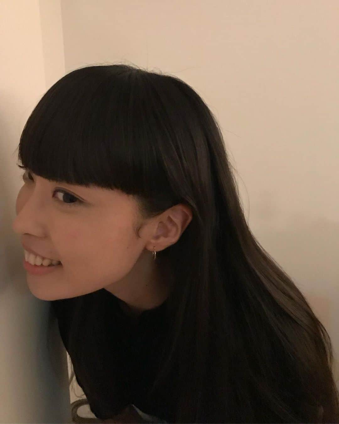 岡本愛梨のインスタグラム：「改めまして、令和元年十月一日にまた新たな歳を迎えました。 たくさんのメッセージやコメントを頂き、本当に幸せな誕生日を迎える事が出来ました。 ありがとうございます！ またこの一年、自分をアップデートして行けるよう楽しんで努力して行きたいと思います！ 皆様、今後ともよろしくお願い致します😊✨ #頂いたピアスをつけてみた #birthdaypresent  #ありがとう」
