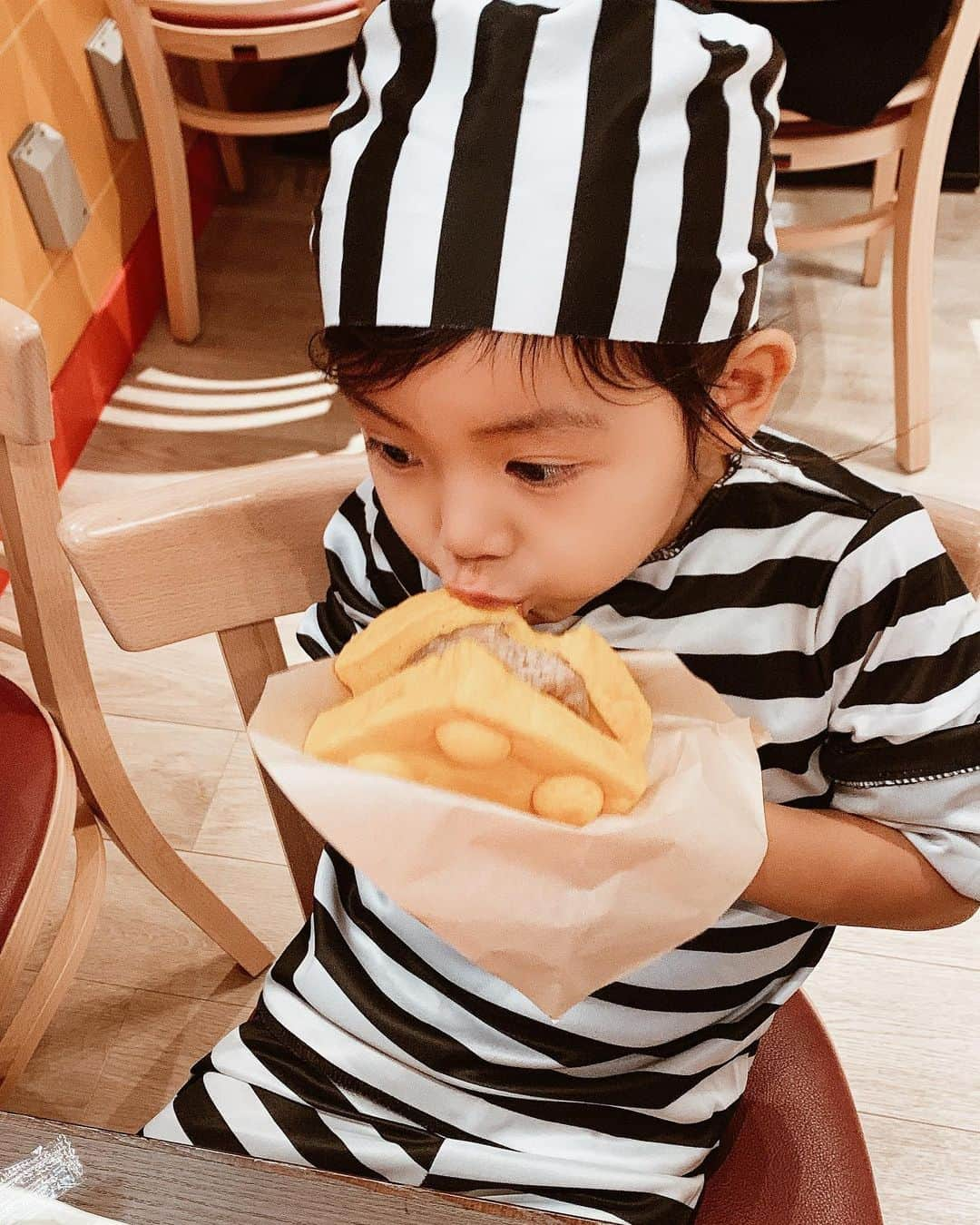 春名亜美さんのインスタグラム写真 - (春名亜美Instagram)「lunchのハロウィンメニューがまたかっわいいこと！！❤️ しかもめちゃくちゃ美味しかった🍔🌭 ・ ・ ・ #レゴランド東京 #レゴハロウィン #legoland #ハロウィン #ハロウィン仮装 #halloween #ハロウィンメニュー #ハロウィンランチ」10月7日 11時11分 - amiharunaami