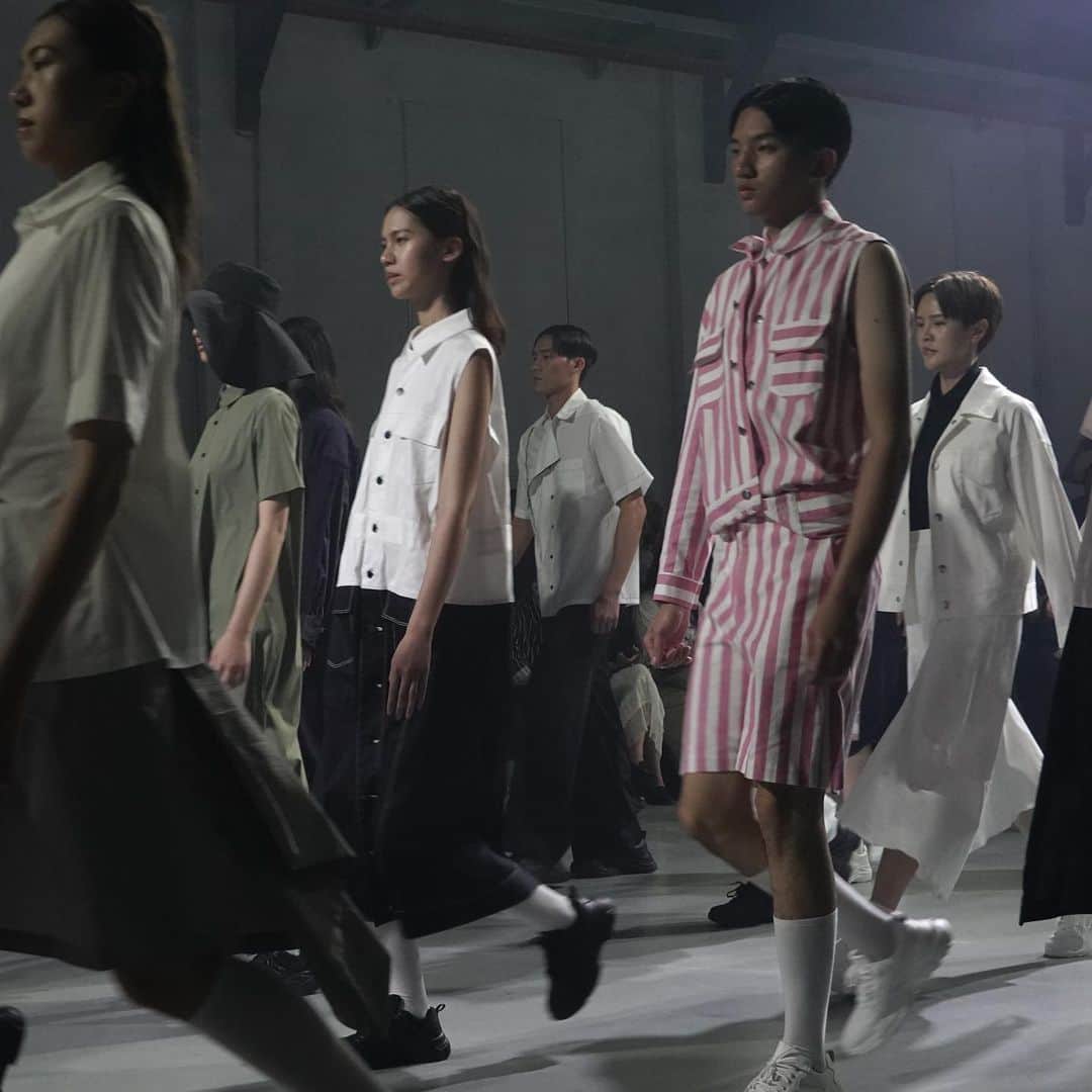 林信行さんのインスタグラム写真 - (林信行Instagram)「#taipeifashionweek day 2 独特の世界観作るけど1つ1つちゃんと見ると案外普通に日常使いもできそうな #YenLing シンプルな色合いだけど、よく見るとそこまでシンプルとは限らずヒトひねりが見えてくる　#Dleet」10月7日 11時21分 - nobihaya