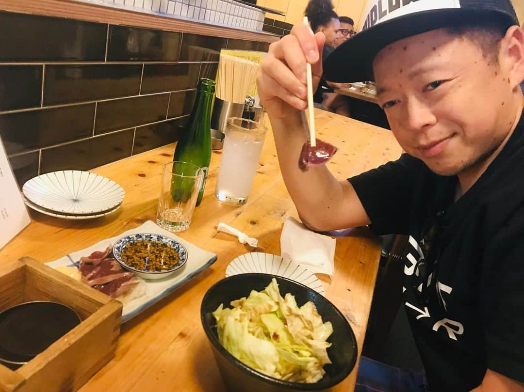 けんじるさんのインスタグラム写真 - (けんじるInstagram)「昨日はネゴシックスさんに激ウマレバ焼きをご馳走になりましたでぇ〜す！  #けんじる #食い込MEN #芸人 #お笑い #ギャグ #吉本 #ウチのガヤがすみません #ネゴシックス #レバー」10月7日 11時21分 - kenjiru0318