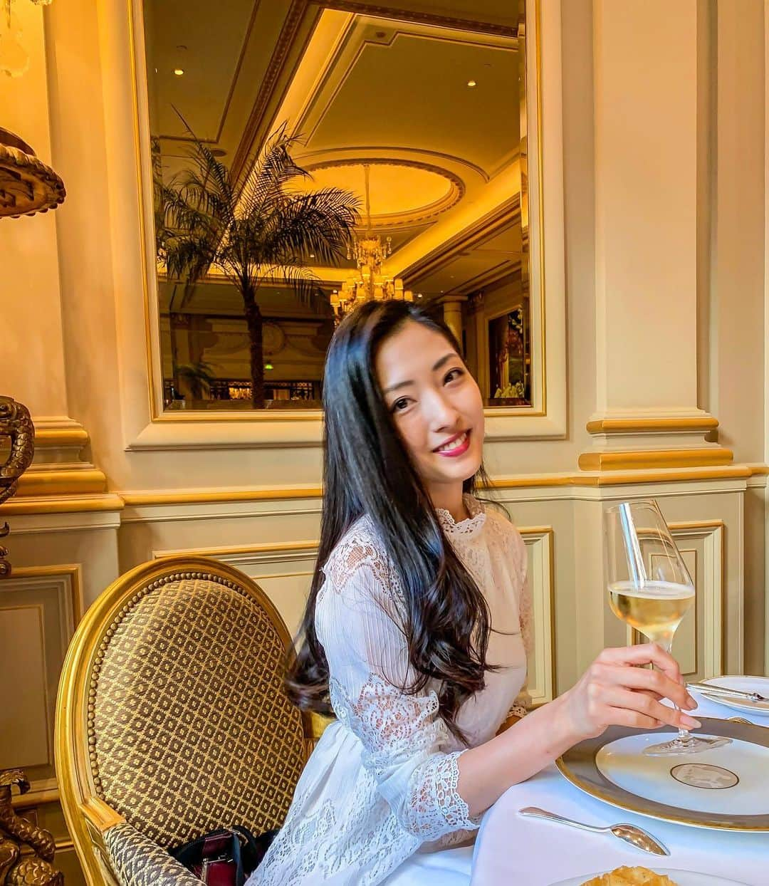 砂田早紀のインスタグラム：「Family trip in Paris 🥂  @lecinqparis  #familytrip#paris#fourseasonsparisgeorgev#lecinq#french#michelinstar#restaurant#palaceofversailles」