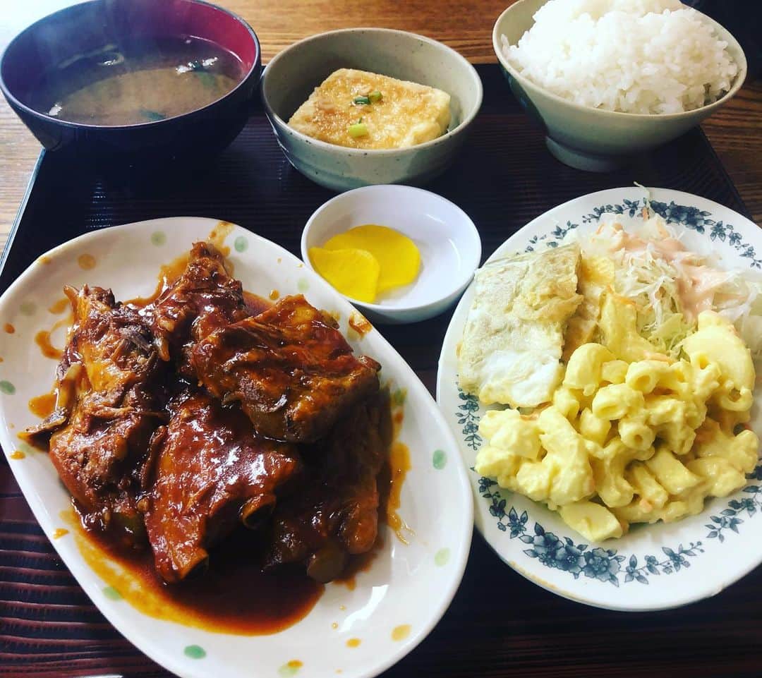 森恵さんのインスタグラム写真 - (森恵Instagram)「ソーキケチャップ煮定食！ 見た目より濃くなくて美味しかったー✨ 肉食なもんで、、、 #沖縄 #ソーキケチャップ煮 #突然のインスタライブ」10月7日 12時17分 - morimegumi_official