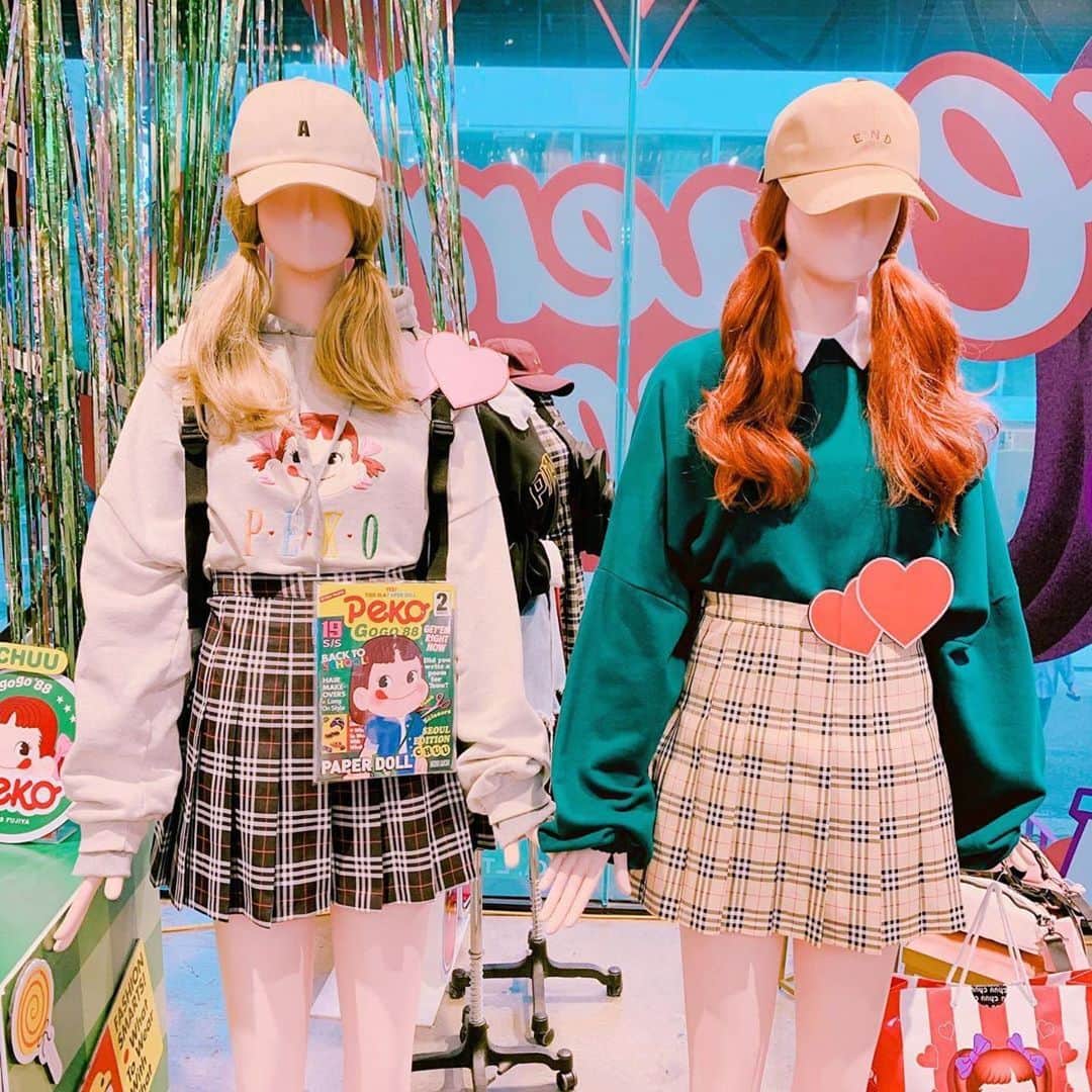 のインスタグラム：「👭뭐가 더 귀엽니? PEKO X CHUU👭」