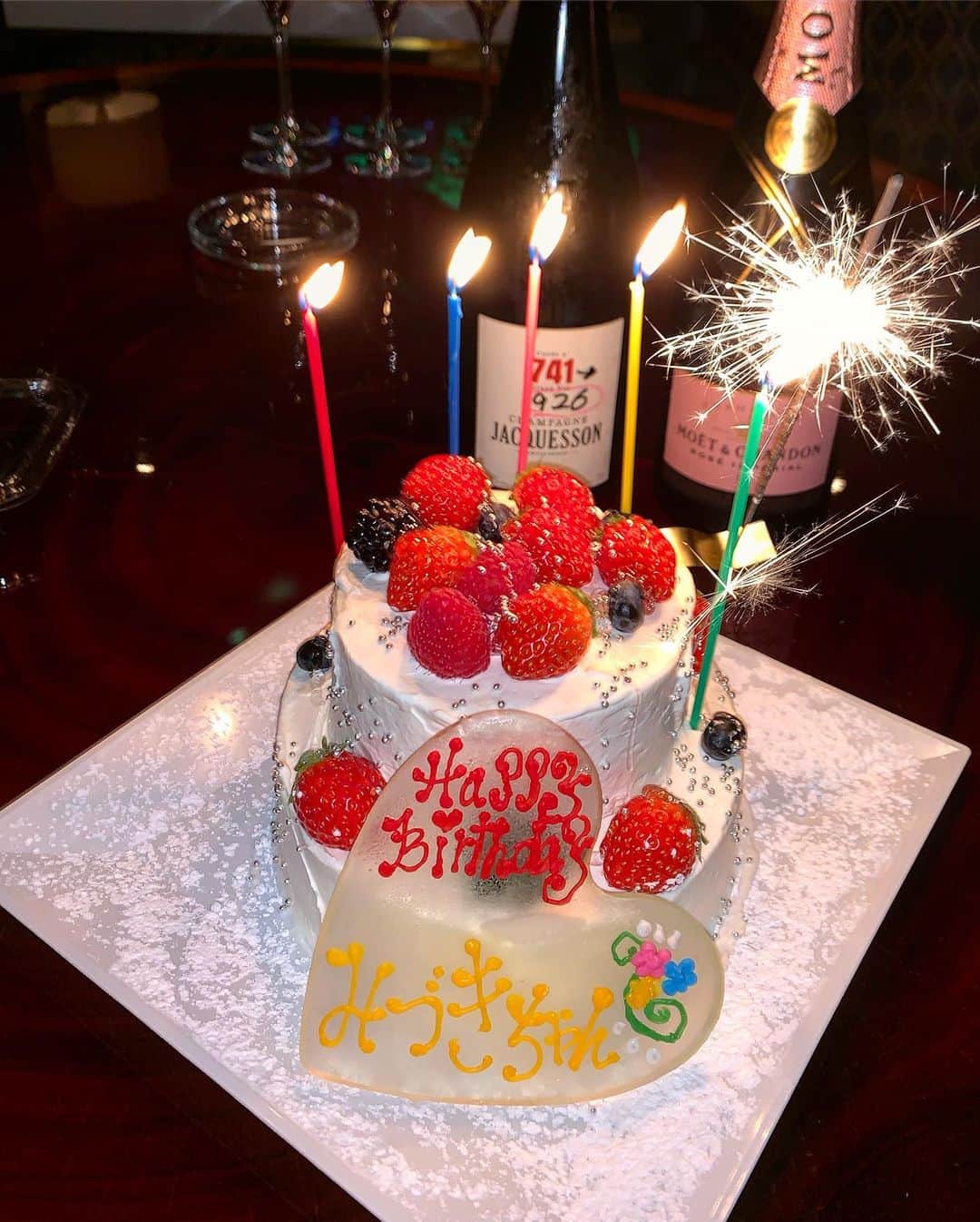 雨宮みずきさんのインスタグラム写真 - (雨宮みずきInstagram)「． お誕生日ケーキちゃん達🥺 全部ちゃんと載せていきたいんだけど 追いつかないからケーキのみで 載せてみる🥰🎂🍰🧁💓 ． まだ載せてないのあるから それはこまめに投稿します🙏💓 ． #お誕生日ケーキ #birthdaycake」10月7日 12時53分 - ammymzk0926