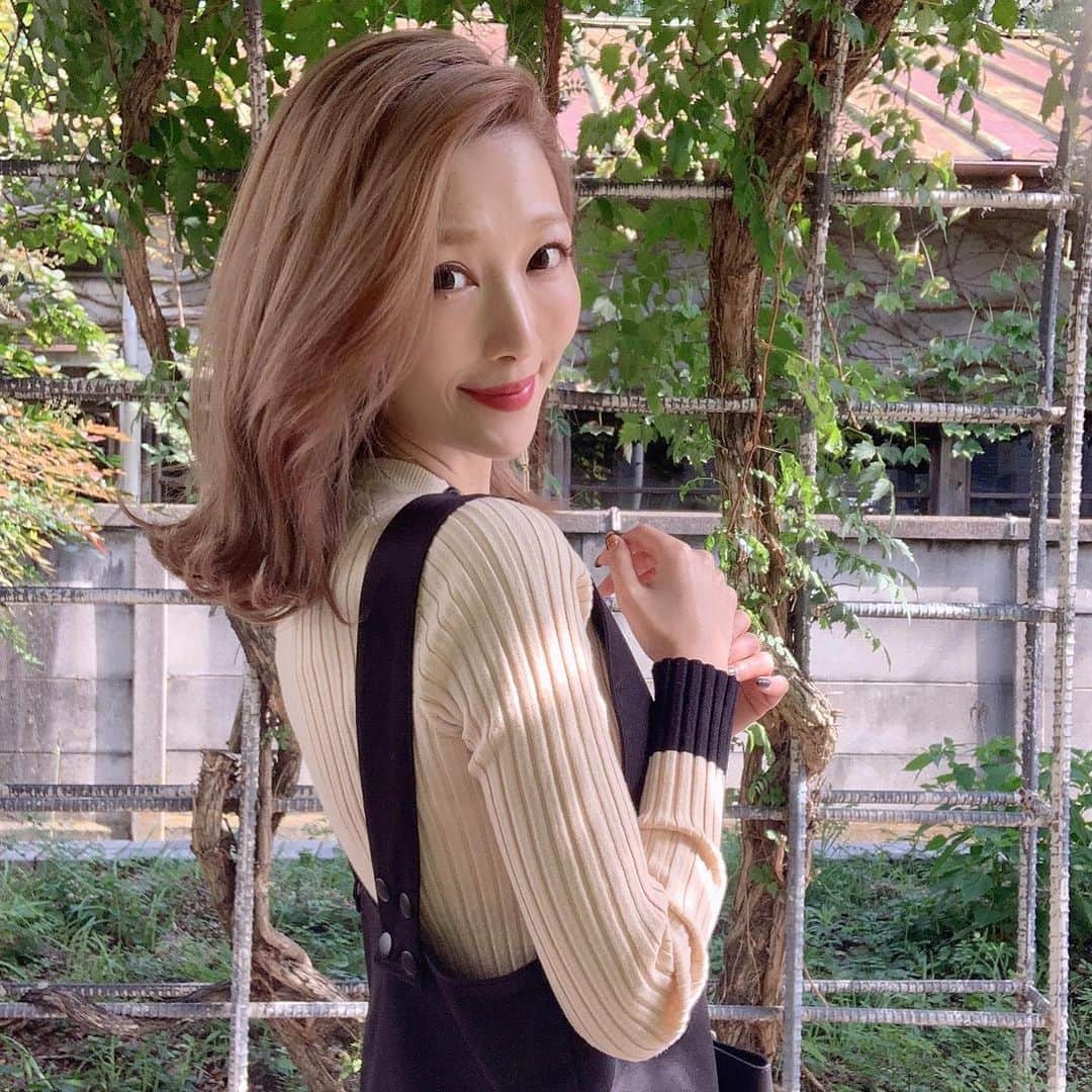 のインスタグラム：「皆さんこんにちは💕 天気が良くて気持ちがいいです♬  撮影なのでスタジオに行ってきまーす❣️✨ #こんにちは#goodafternoon #撮影#ファッション#webサイト #fashion#instagram#instafashion #instastyle」