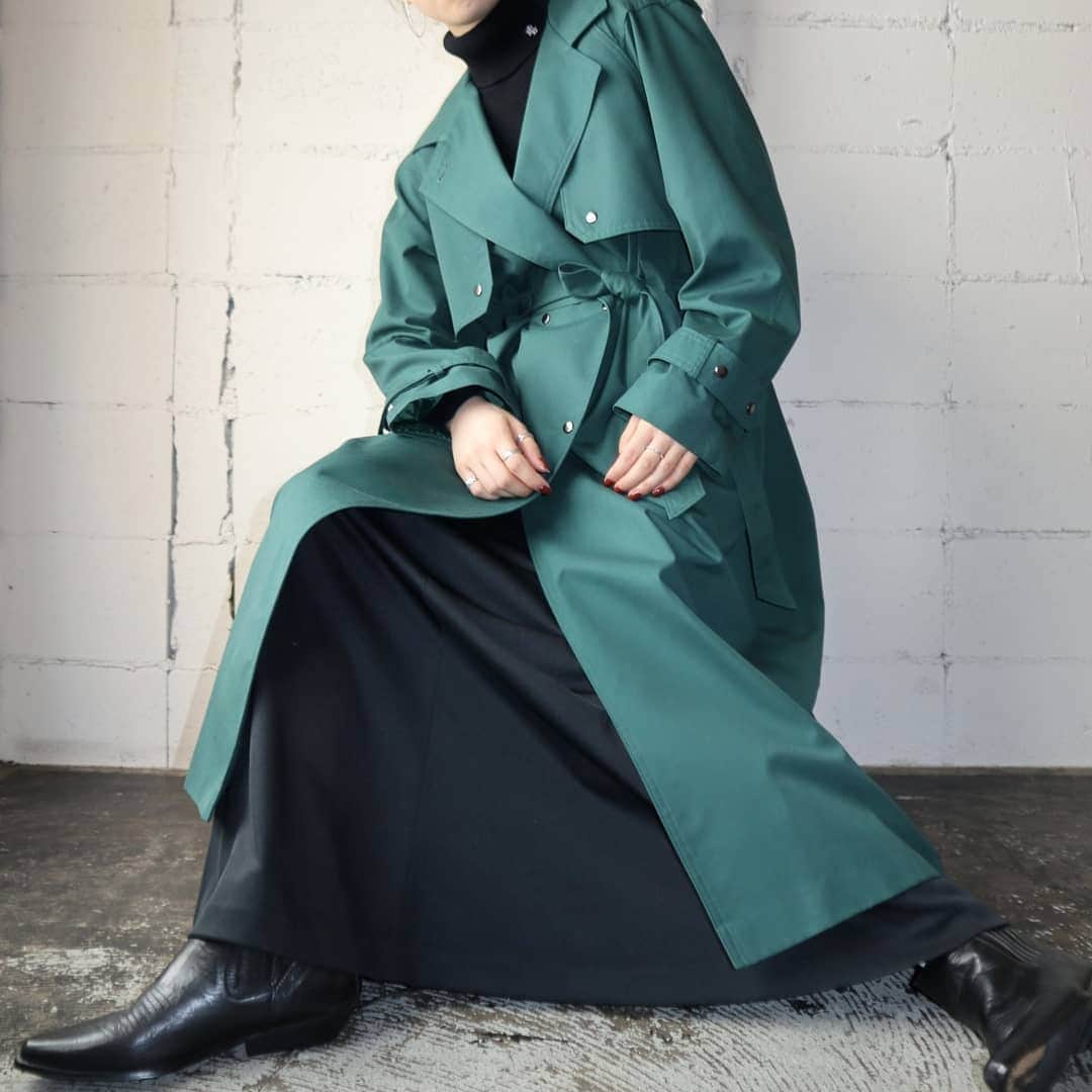 吉祥寺 古着屋 Orfeoのインスタグラム：「Vintage Green Trench Coat  #orfeo #kichijoji #tokyo #vintage #used #fashion #coordinate #outfit #オルフェオ #吉祥寺 #東京 #古着 #古着屋 #ヴィンテージ #ユーズド #ファッション #コーディネート  掲載商品のお問い合わせはメールにて承っております。コメント、DMでのお問い合わせは受け付けておりませんのでご了承ください。」