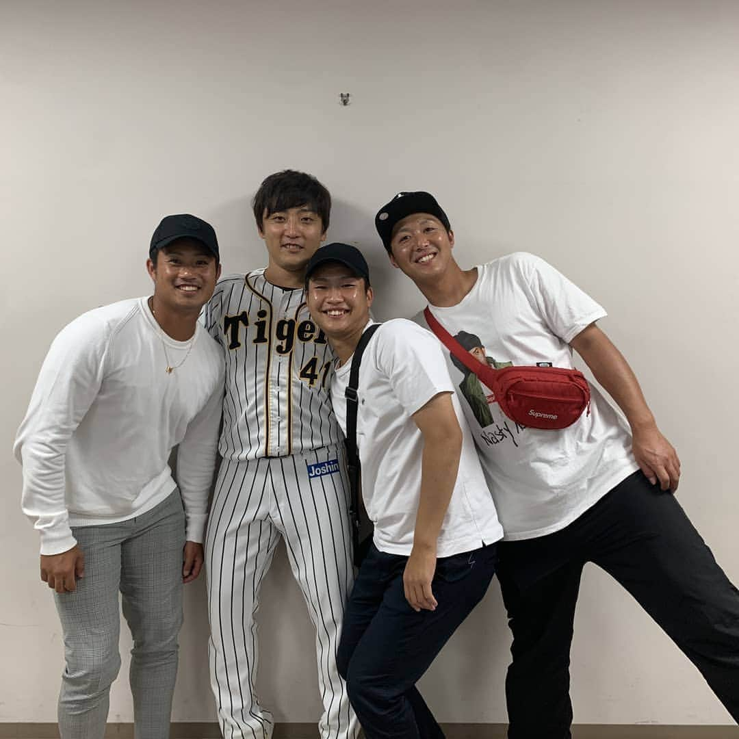 高橋聡文のインスタグラム：「9月30日甲子園に見に来てくれました🥎 可愛すぎ😍  #阪神タイガース#牧丈一郎 #横山雄哉 #石井将希 #飯田優也 #藤浪晋太郎 #髙橋遥人 #髙橋聡文#」