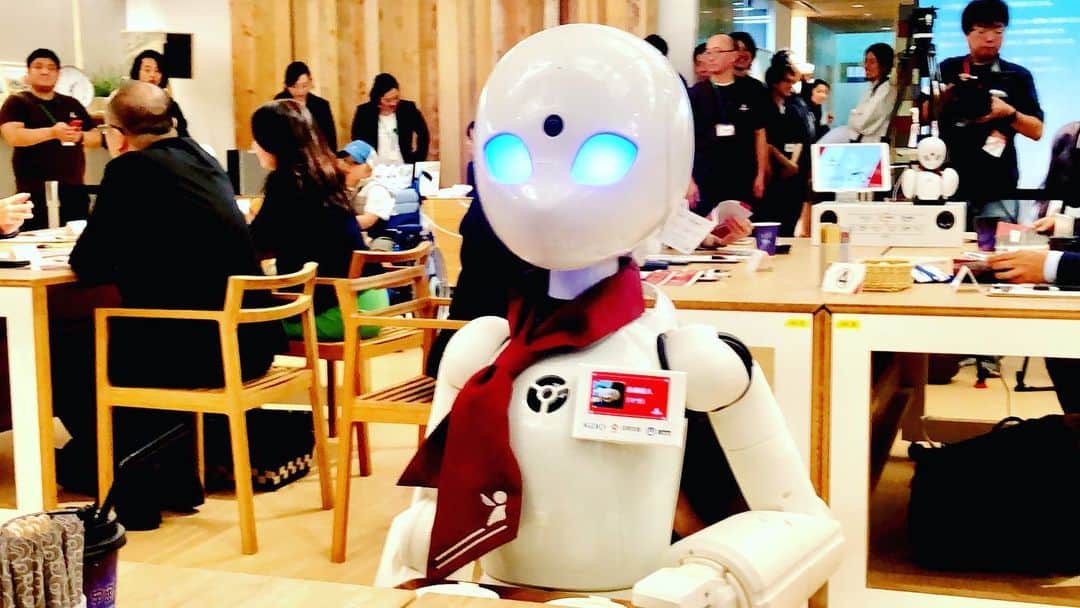 乙武洋匡さんのインスタグラム写真 - (乙武洋匡Instagram)「病気や障害によって外出が困難な方々が、自宅から遠隔操作するロボットが店員を務める #分身ロボットカフェ  #吉藤オリィ さんの開発、本当に素晴らしい！！ #Orihime #OrihimeD」10月7日 18時47分 - ototake_official