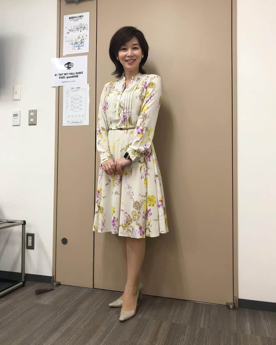 伊藤聡子さんのインスタグラム写真 - (伊藤聡子Instagram)「金曜日のミヤネ屋の衣装は、ワインカラーのワンピースでした😊ふんわり袖とふんわりポケットがポイントでした😊 土曜日の羽田土曜会の衣装は、花柄のワンピースでした😊 #ミヤネ屋#羽田土曜会#伊藤聡子」10月7日 13時19分 - satokoito73