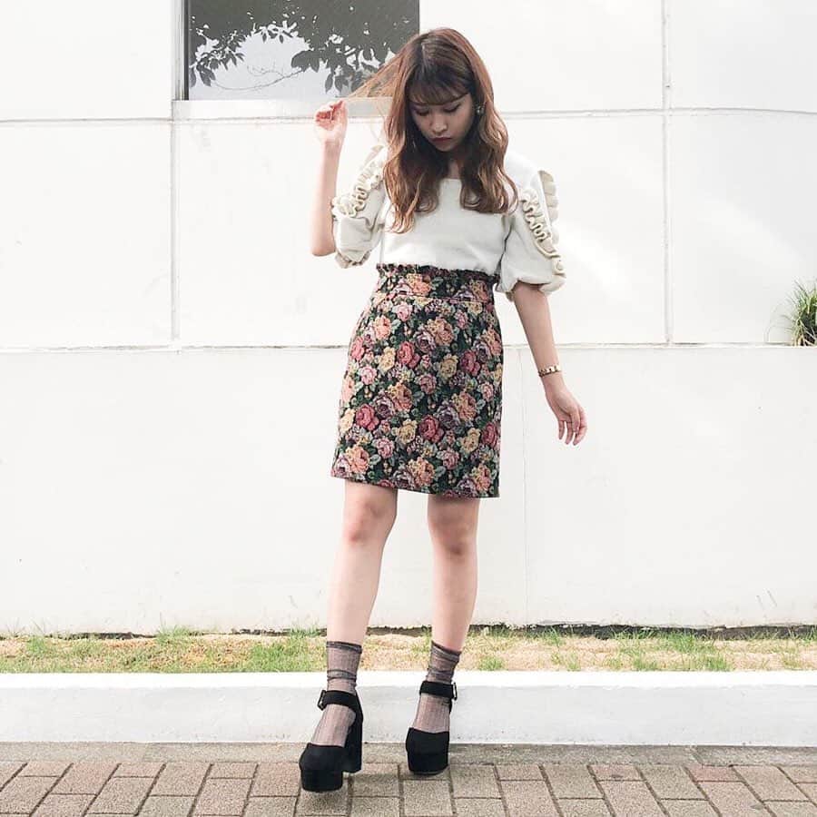 dazzlinさんのインスタグラム写真 - (dazzlinInstagram)「. 【 coming soon 】 . #ボリュームフリルスリーブプルオーバー ¥5,900+tax 10.17 shop on sale . ルミネエスト新宿店 153cm @dazzlin_muse_miku . . WEB PR 148cm @dazzlin_muse_kayo. . press assistant 162cm @dazzlin_muse_riho . . . #dazzlin#dazzlin_official#dazzlin_autumn#dazzlin_winter#2019AW#autumn#winter#code#coordinate#秋先取り#秋コーデ#冬コーデ #ゆるニット#フリルニット#ボリュームスリーブ#フリルスリーブ」10月7日 13時19分 - dazzlin_official