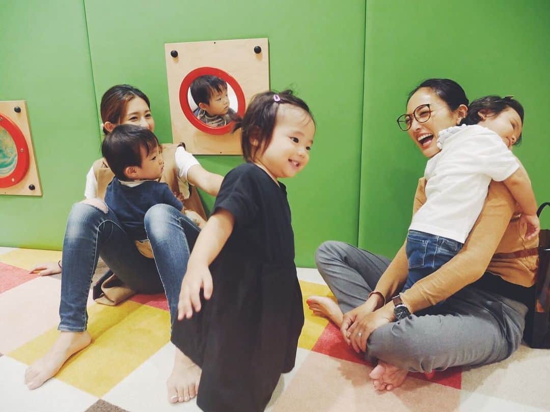 尾形沙耶香さんのインスタグラム写真 - (尾形沙耶香Instagram)「#happymomlife ❣️ 👶🏻も🤱も、皆で成長しながら喜びや悩みをシェア出来る楽しい時間。次回は誰かお喋りしてるいるかな♪  #2018生まれ 👶🏻👶🏻👶🏻」10月7日 13時47分 - sayakaogata