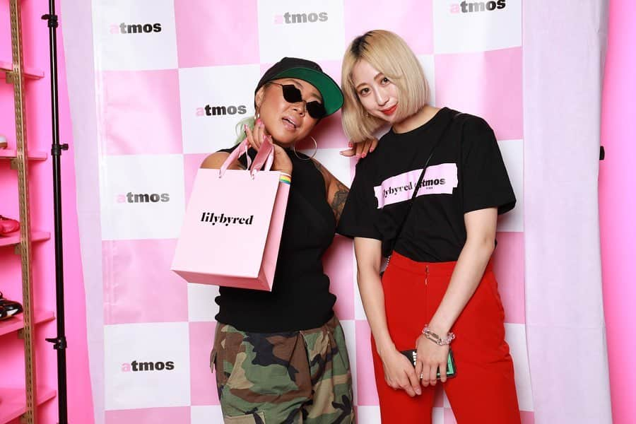 アトモスガールズ/atmos girlsさんのインスタグラム写真 - (アトモスガールズ/atmos girlsInstagram)「. atmos con vol.7 ご来場いただきありがとうございました！！ ピンク一色で装飾されたatmos pink×lilybyredのブースは女性のお客様で終始大盛り上がり。次回のatmos conもお楽しみに！！☺️💕 . #atmos#atmostokyo#atmospink #lilybyred#アトモス#アトモスコン#アトモスピンク#リリーバイレッド」10月7日 14時36分 - atmos_pink_official