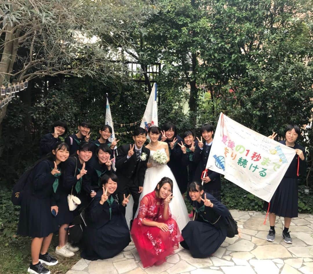 R!Nのインスタグラム：「「STAND UP!」が生まれるきっかけになった生徒さんたち、新郎新婦さんたちとパシャリ📷  とってもとっても素敵な結婚式でした✨💍 末長くお 幸せに♪ ※掲載許可を頂きました。」