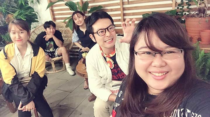 イ・キョンのインスタグラム：「Vietnamese friends who know me best  Let's meet for a long time ^^ 🇻🇳🇻🇳 Thanks emoi 😍😍 Nam. Lien. Thanh. Hams 😁😁 #이켠 #다낭」