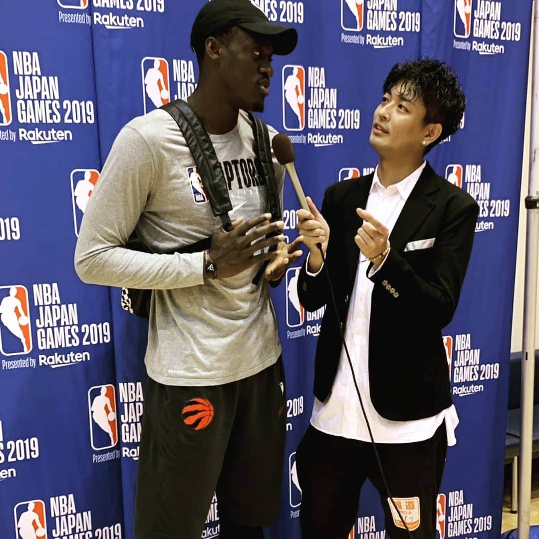中村昌也さんのインスタグラム写真 - (中村昌也Instagram)「さぁ～、昨年のチャンピオンチーム ラプターズのシアカム👍  陽気で優しいシアカム‼️ まさやと名乗ると、ohマサイと間違える。。陽気なシアカム。。。 いよいよ明日ジャパンゲーム✨  #しかし #実は仕事でいけない #今新幹線 #ロケで二試合とも行けない#でもいいんだ #色々な選手にインタビュー#練習も近くで観れたから」10月7日 15時16分 - masaya_nakamura_official