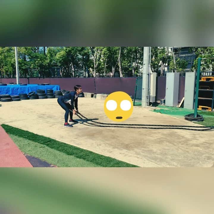 宇都宮絵莉のインスタグラム：「最近の敵👾下手くそ&きつい🥶 #バトルロープ #バトルロープトレーニング #やり方あってますか #弱いな #有酸素運動 #動画編集がマイブーム」