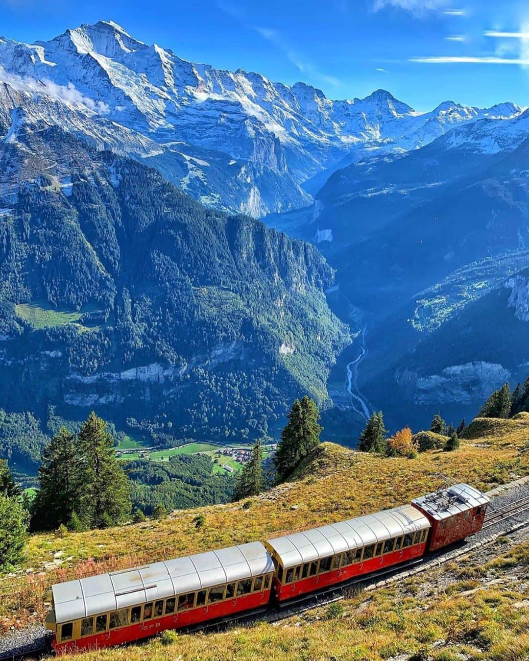 Wonderful Placesさんのインスタグラム写真 - (Wonderful PlacesInstagram)「Beautiful views of ✨@schynigeplatte✨ in Switzerland ✨❤️❤️❤️✨ @myswitzerland @myinterlaken .  Pics by @cbezerraphotos #schynigeplatte #inlovewithswitzerland #interlaken」10月7日 15時25分 - wonderful_places